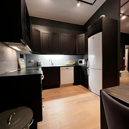 Large And Airy Penthouse, Including Parking! *
