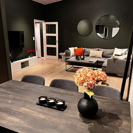 Large And Airy Penthouse, Including Parking!