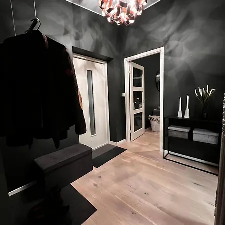 Large And Airy Penthouse, Including Parking! Appartement *