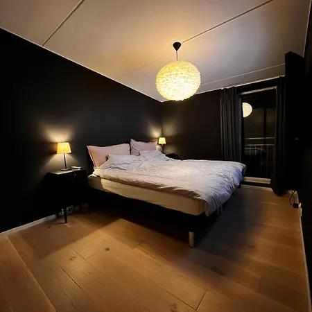 Large And Airy Penthouse, Including Parking! Appartement *